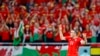 Tiền đạo xứ Wales Gareth Bale (11) ăn mừng sau khi ghi bàn thắng vào lưới đội tuyển Mỹ trên chấm phạt đền trong hiệp hai của trận đấu vòng bảng tại Giải vô địch bóng đá thế giới World Cup 2022 tại Sân vận động Ahmed Bin Ali. Ảnh: Yukihito Taguchi-USA TODAY Sports.