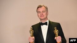 Christopher Nolan Oppenheimer filmiyle en iyi yönetmen ve en iyi film ödüllerinin sahibi oldu.