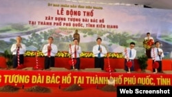 Các lãnh đạo và cựu lãnh đạo Việt Nam tham dự lễ động thổ xây dựng tượng đài Hồ Chí Minh hôm 29/4/2022 tại Phú Quốc, Kiên Giang. Photo SGGP.