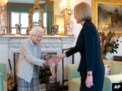 Kraliçe Elizabeth ve İngiltere'nin yeni Başbakanı Liz Truss