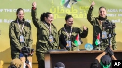 İsrailli kadın askerler Karina Ariev, Daniella Gilboa, Naama Levy ve Liri Albag Hamas tarafından serbest bırakıldılar. 