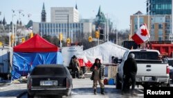 14 Şubat 2022 - Kanada'nın başkenti Ottawa'da aşı zorunluluğuna karşı protestolar devam ederken