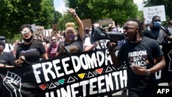 Juneteenth, 2020'de George Floyd, Breonna Taylor, Rayshard Brooks ve diğer siyah Amerikalılar’ın polis müdahaleleri sonrasında ölmeleri üzerine düzenlenen protestoların ardından ülke çapında önem kazandı.