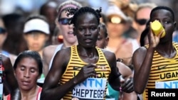 Kenya’da erkek arkadaşının üzerine benzin dökerek ateşe verdiği Ugandalı Olimpik Maraton Koşucusu Rebecca Cheptegei hayatını kaybetti